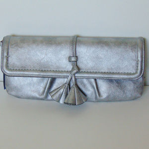 NWT Simply Vera Wang Silver Clutch Purse Handbag